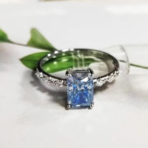 18K Solid Gold Radiant Cut Moissanite Ring