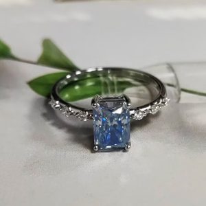 18K Gold Ring with Radiant Cut Center Stone