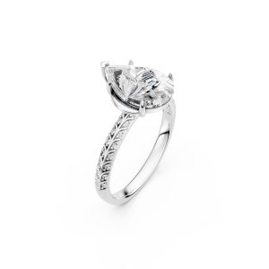 PT950 Gold Ring with Pear Cut Center Stone